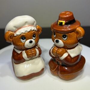 Vintage 80’s Lefton Pilgrim Bears Ceramic Salt and Pepper Shakers